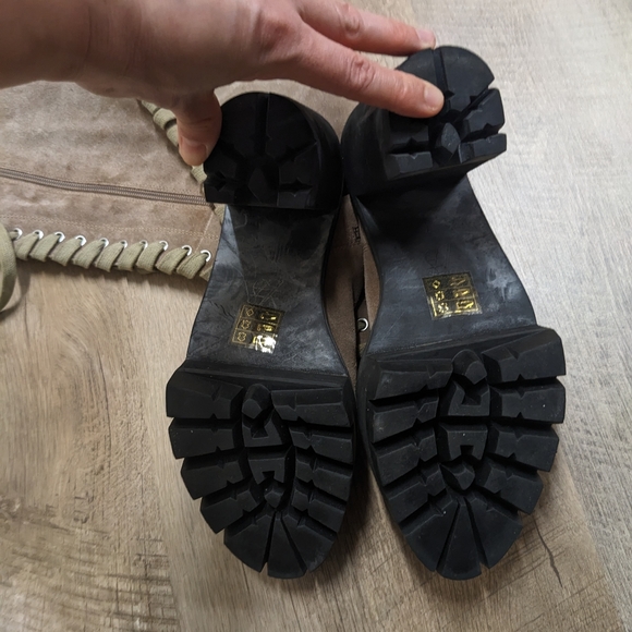 YES Dashawn Tan Lace Up platform Knee High Boots - Picture 11 of 11